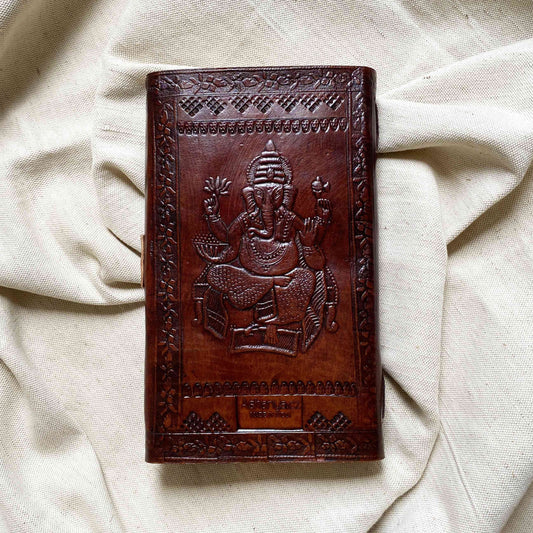 Srijana सृजन - kožený zápisník (velký) - Ashariya