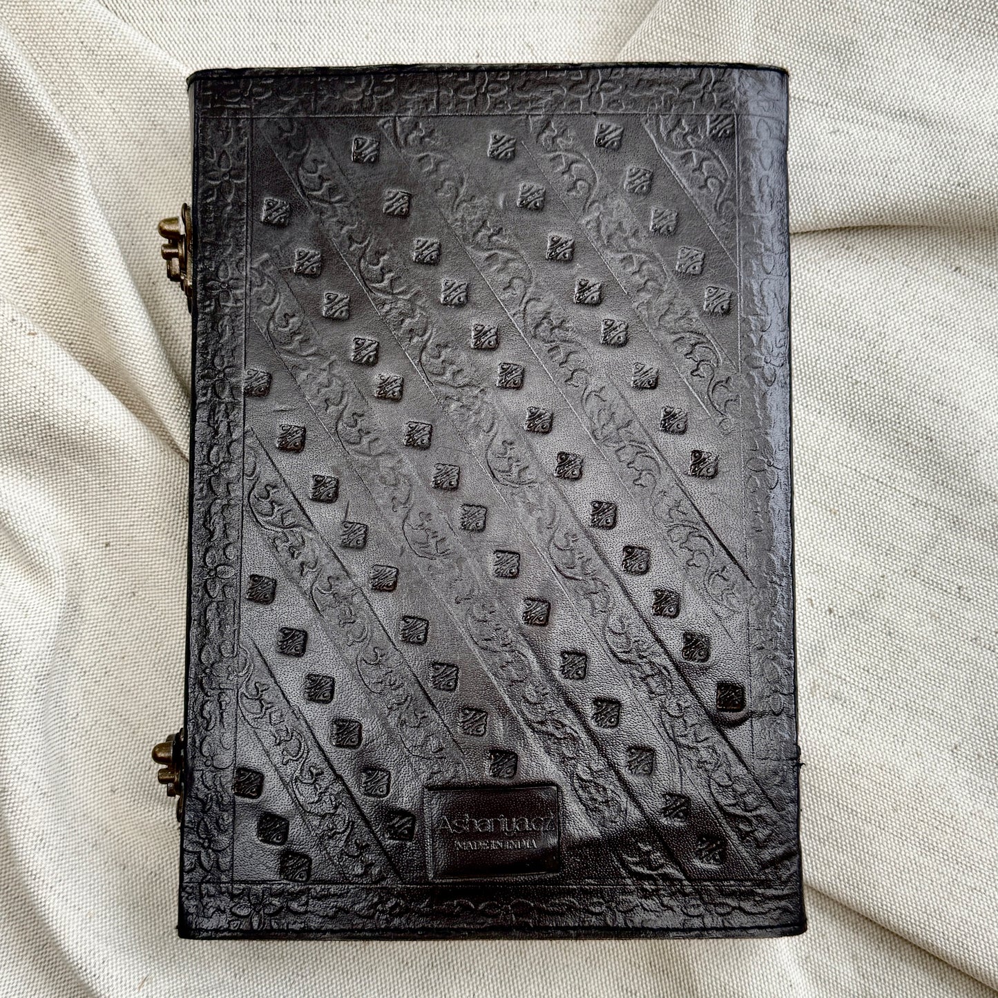 Anusaṃdhā अनुसंधा - leather notebook (large)