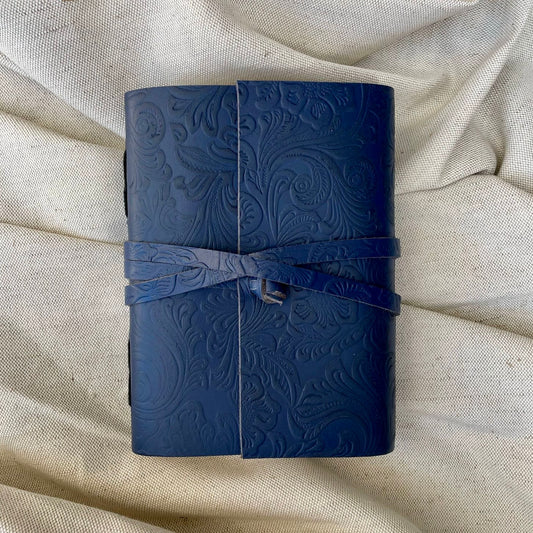 Jyautsnī ज्यौत्स्नी - leather notebook (medium)