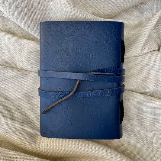 Jyautsnī ज्यौत्स्नी - leather notebook (medium)