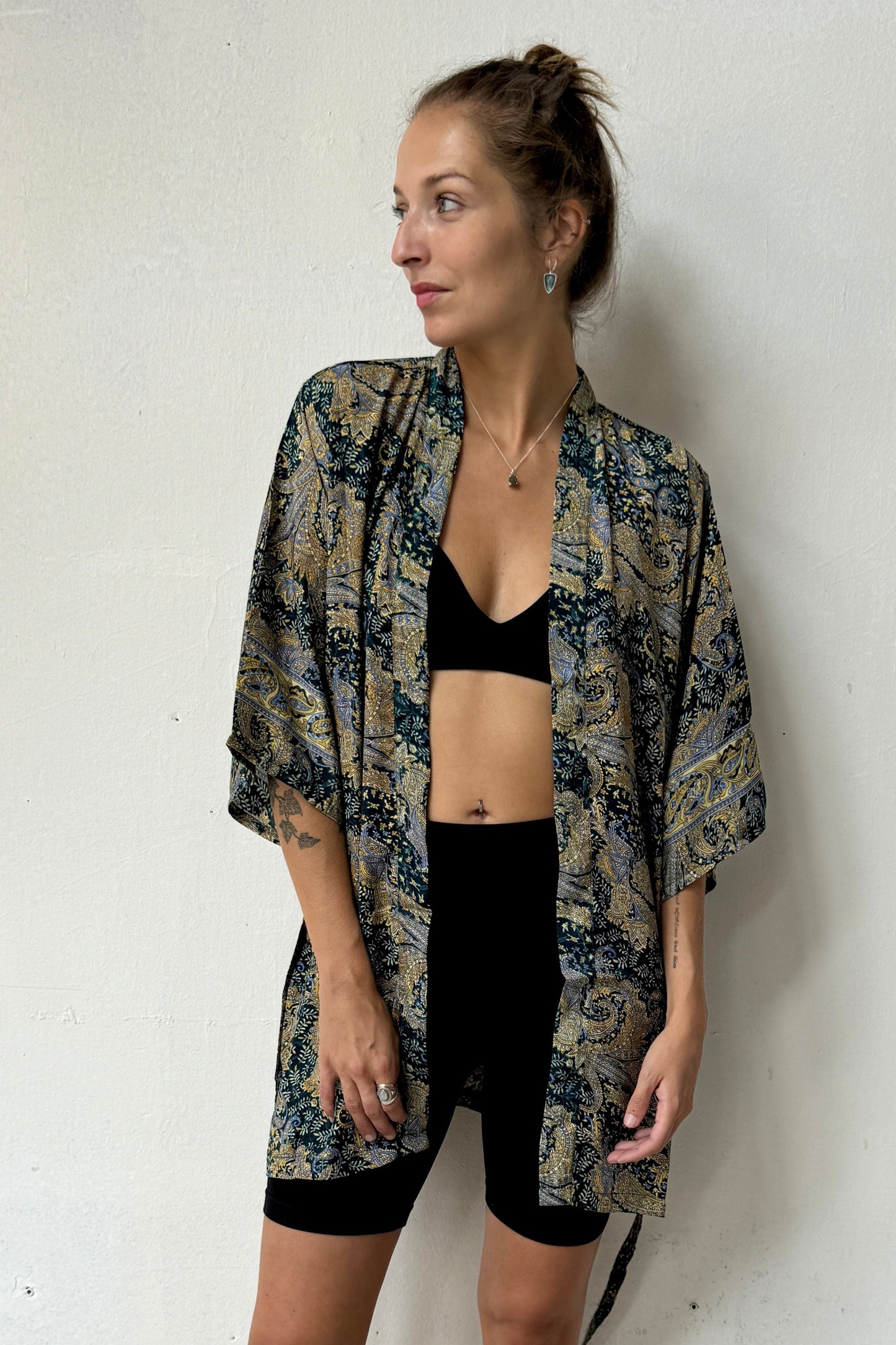 Krátké Kimono Revisha