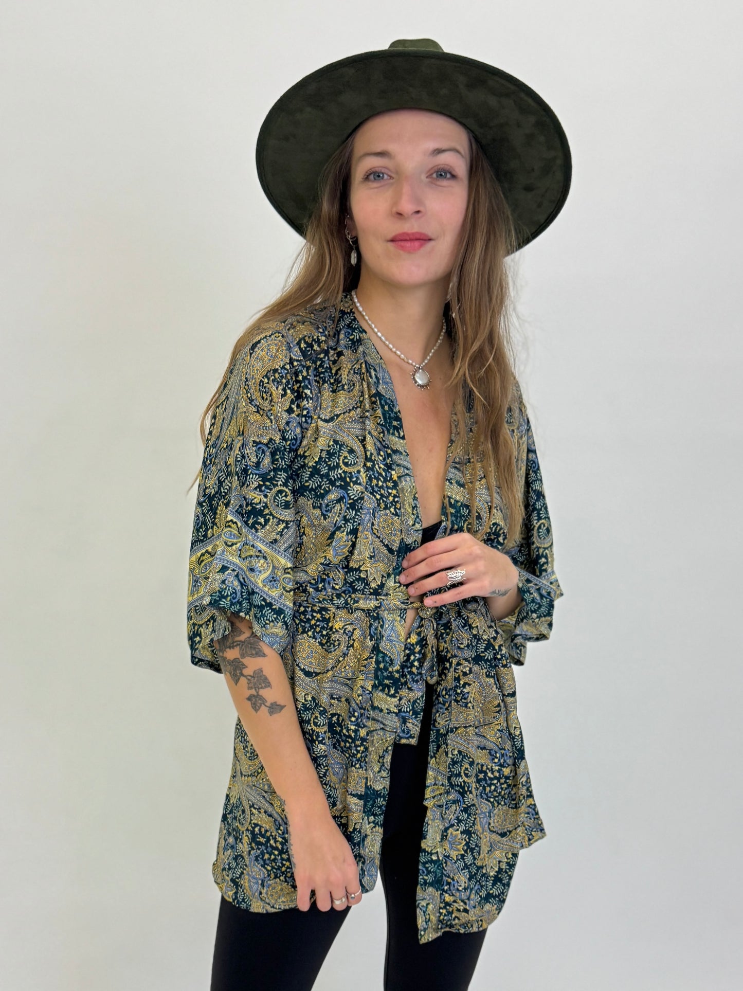 Krátké Kimono Revisha