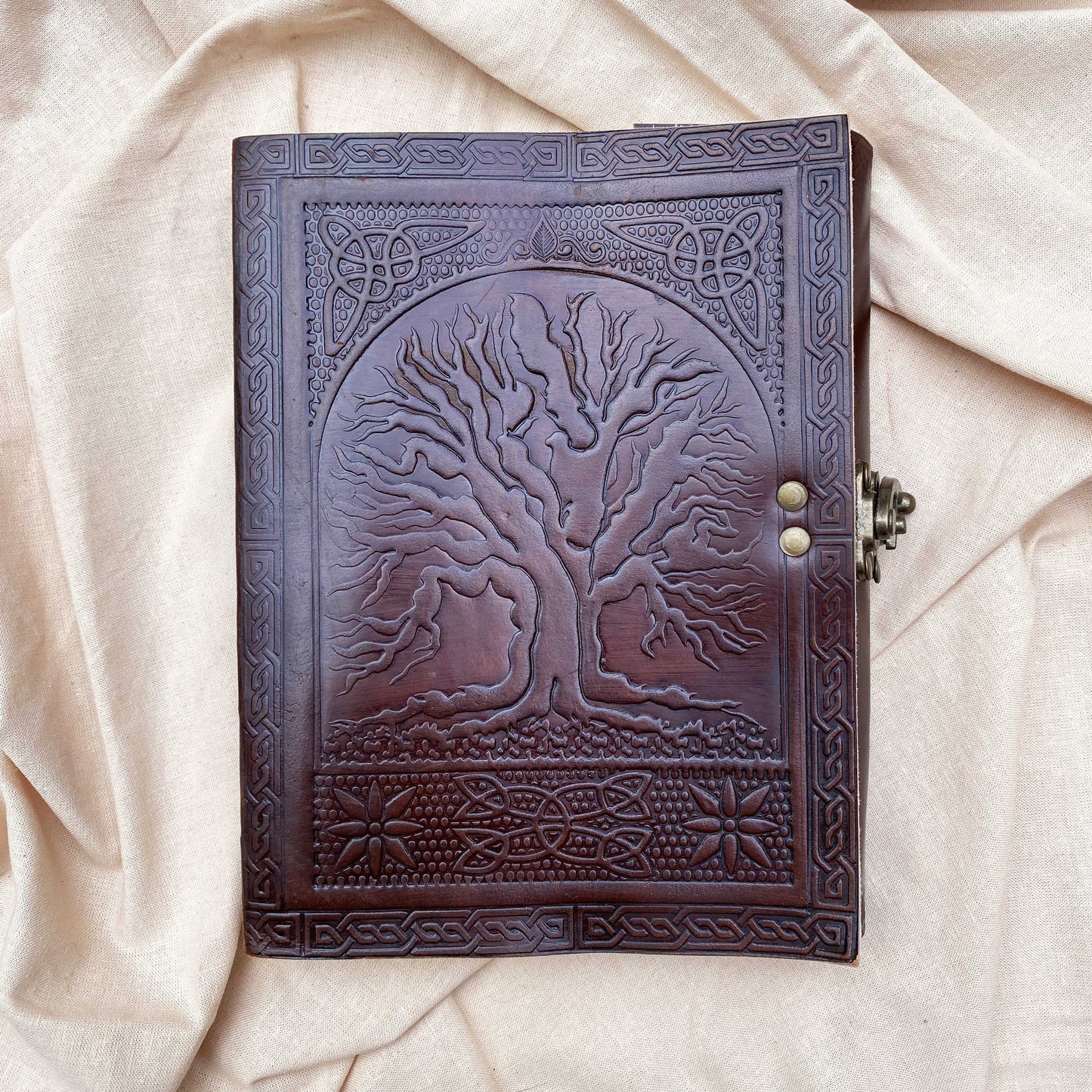 Mahattva महत्त्व - kožený zápisník (velký) - Ashariya