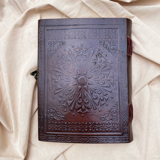 Mahattva महत्त्व - kožený zápisník (velký)